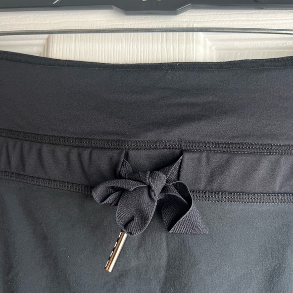Lululemon rare black skirt size 6 - Picture 2 of 12